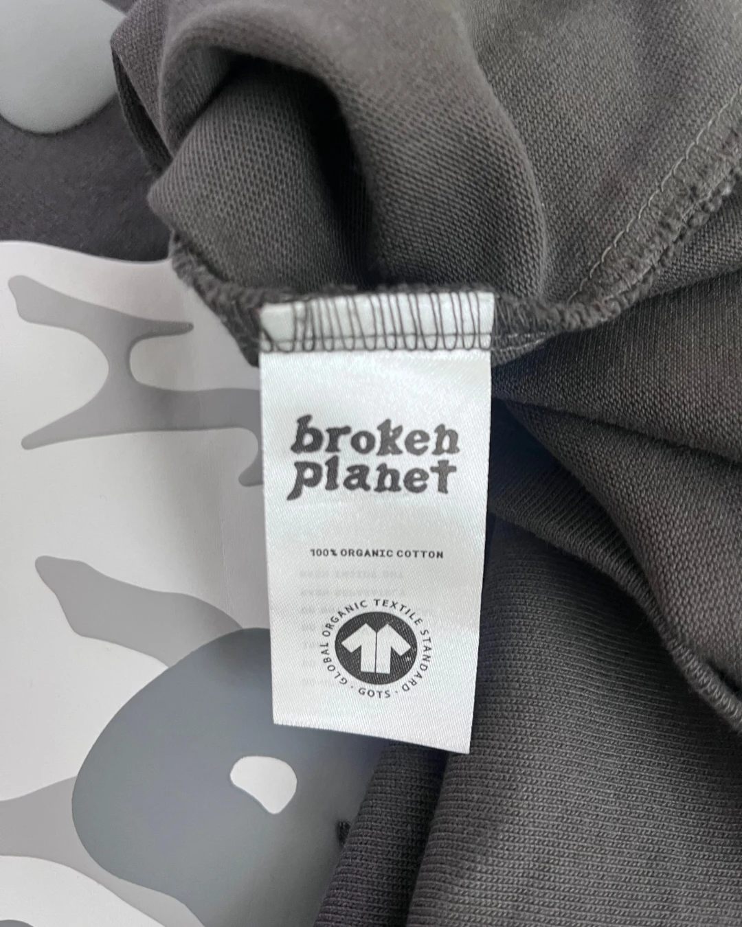Broken Planet Cosmic Peaks T-Shirt faded black – M
