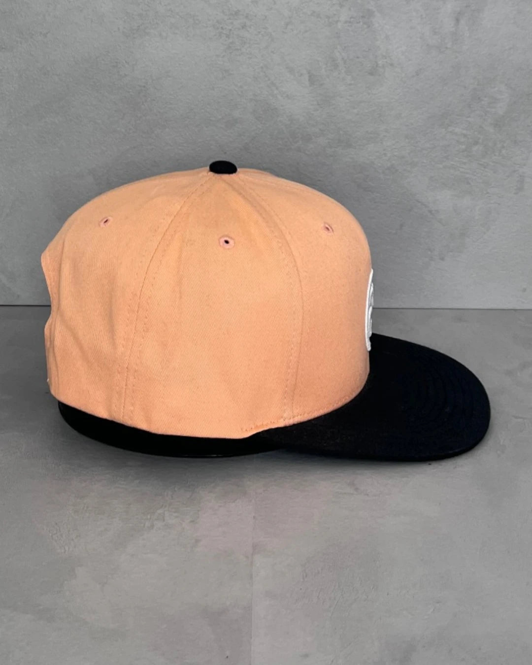 Stussy SS Logo Snapback Cap peach|black - (NEW) / O/S