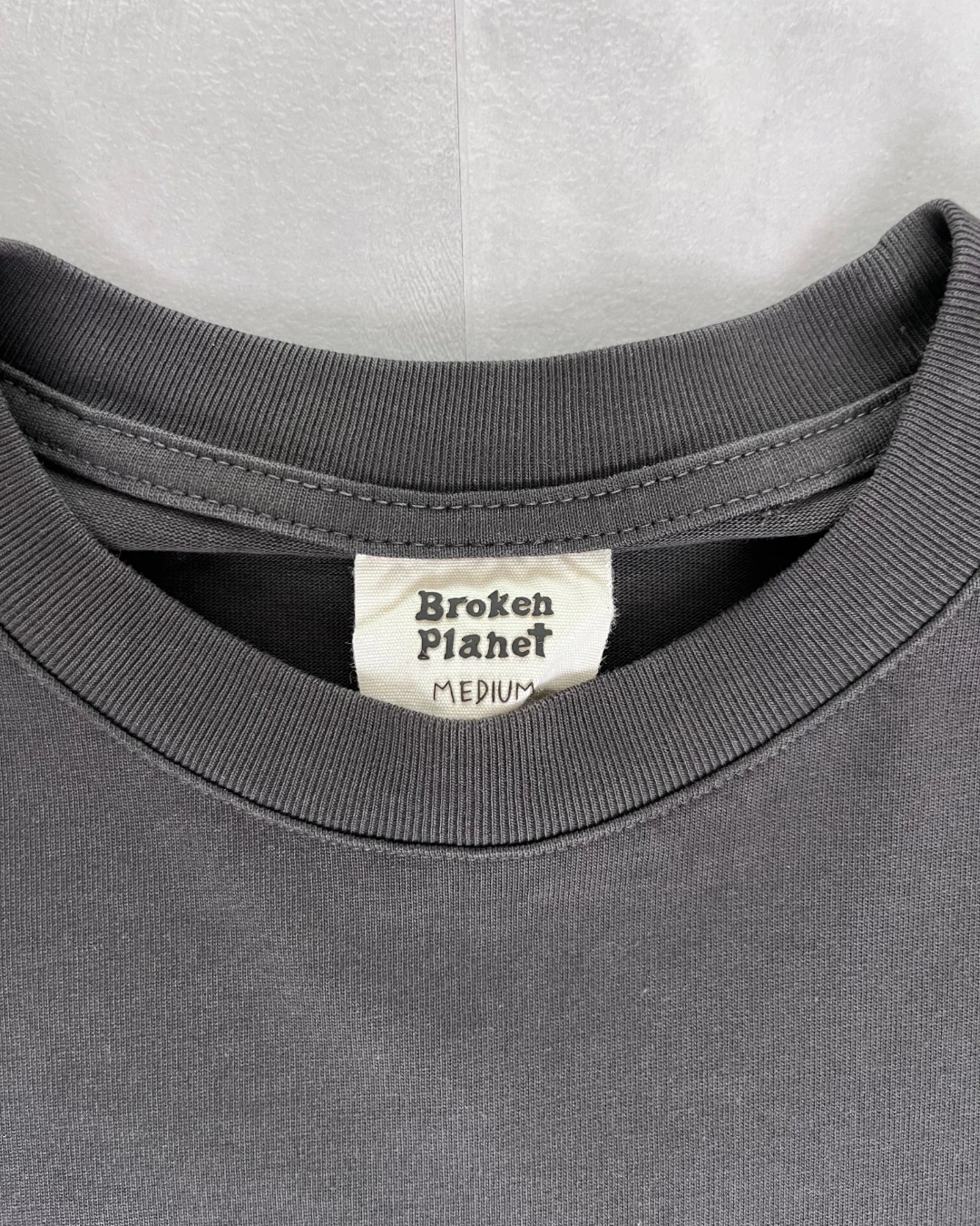 Broken Planet Hidden In The Dark T-Shirt faded black – M
