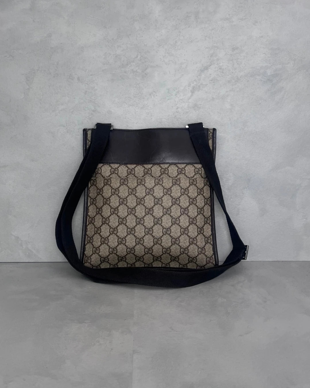 Gucci GG Supreme Canvas Messenger Bag – OS