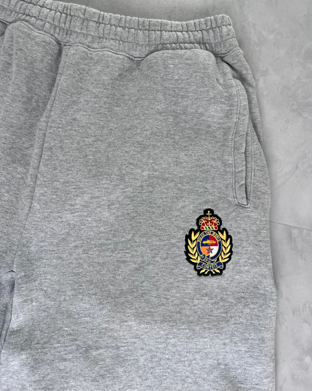 Corteiz Royal Crest Shorts grey – XL