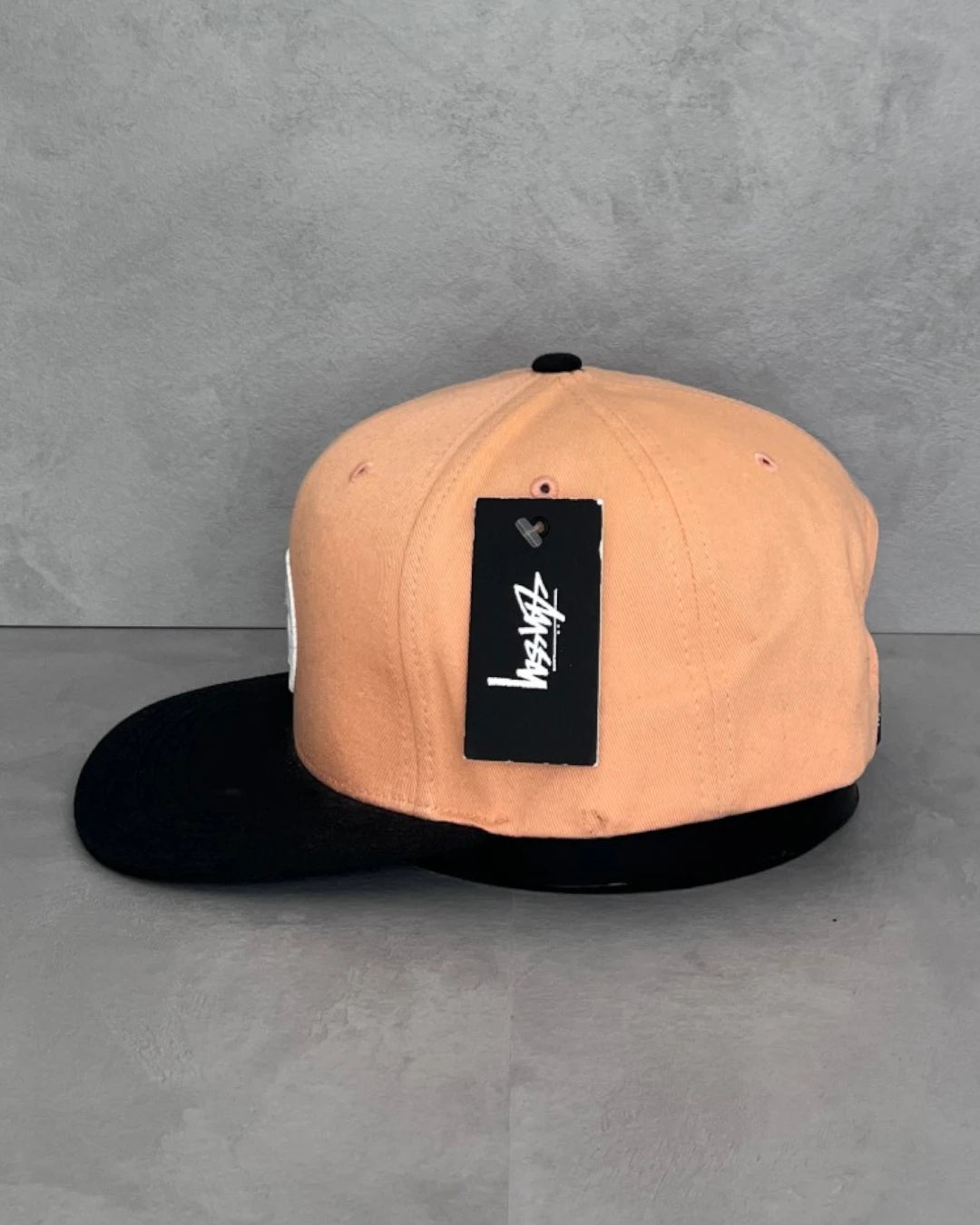 Stussy SS Logo Snapback Cap peach|black - (NEW) / O/S