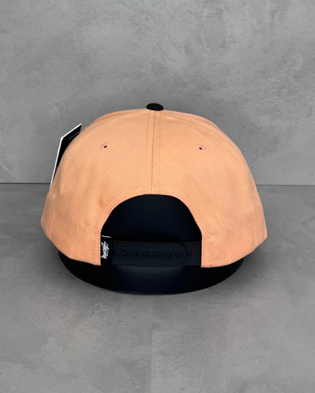 Stussy SS Logo Snapback Cap peach|black - (NEW) / O/S