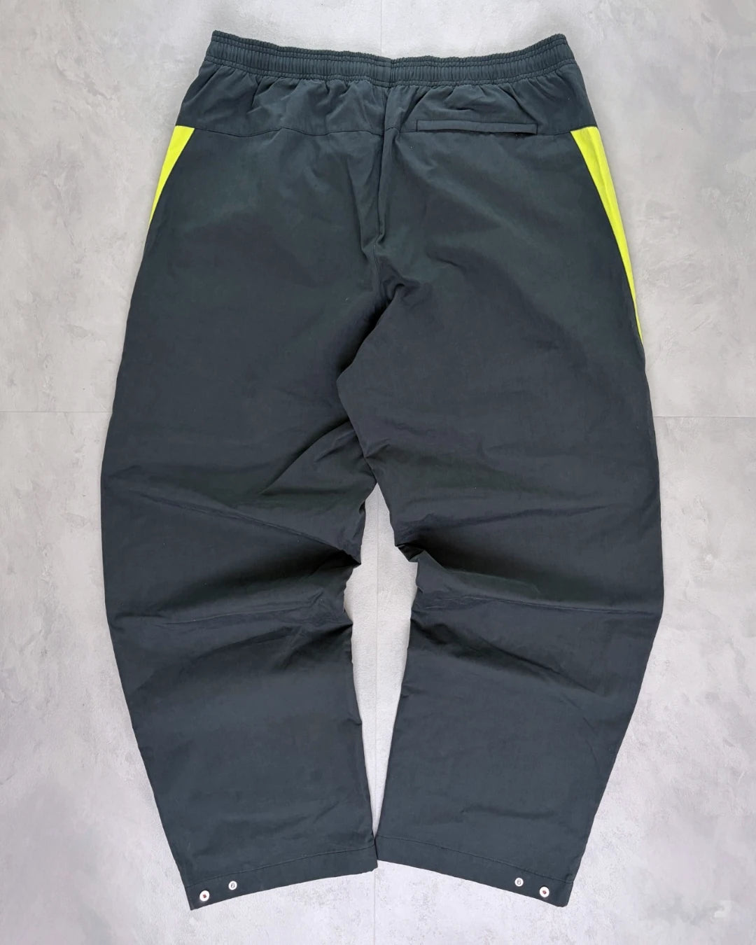 Patta X Nike Track Pants neon / green – (NEW) / L