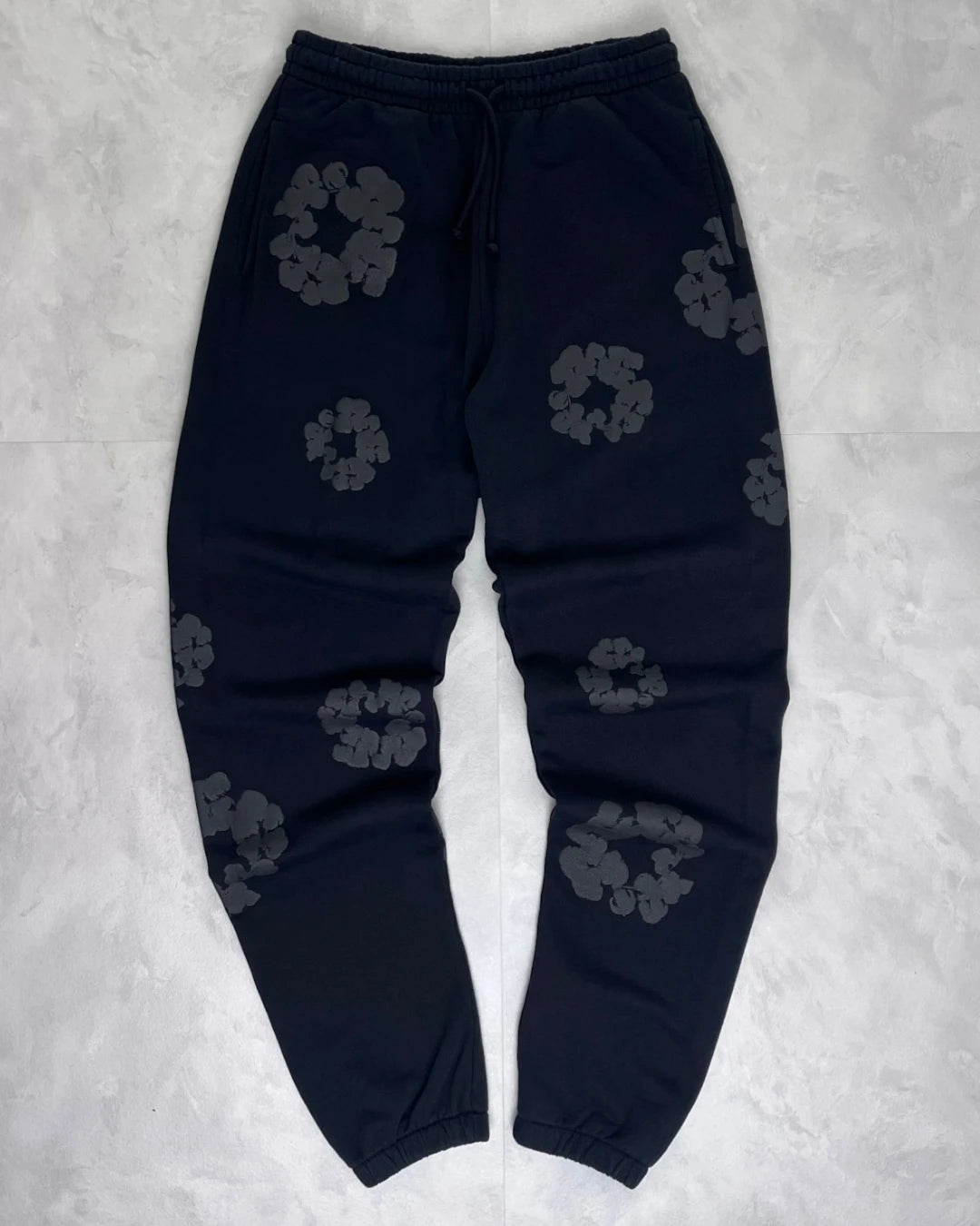 Denim Tears Mono Cotton Wreath Bottoms black on black - M