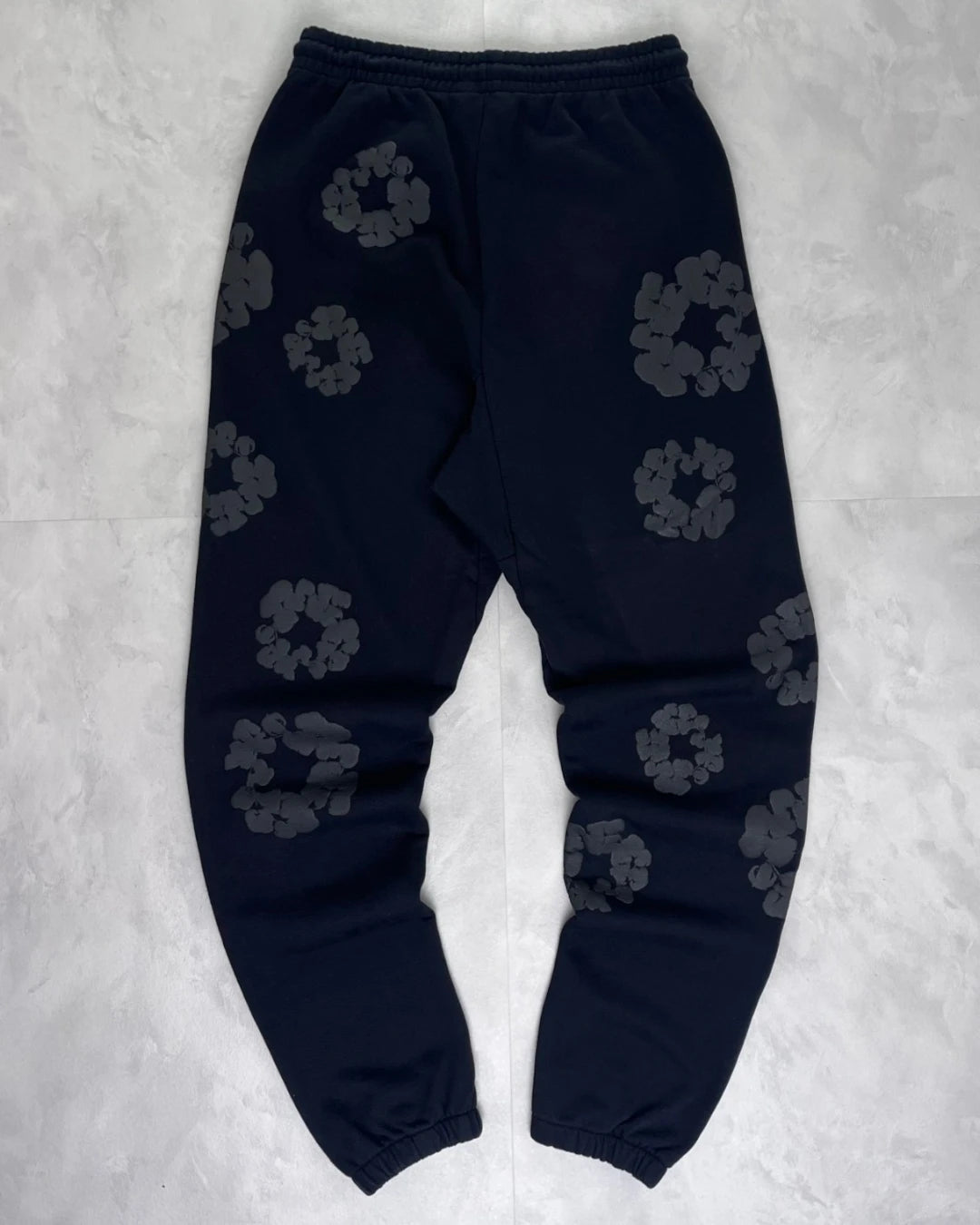 Denim Tears Mono Cotton Wreath Bottoms black on black - M