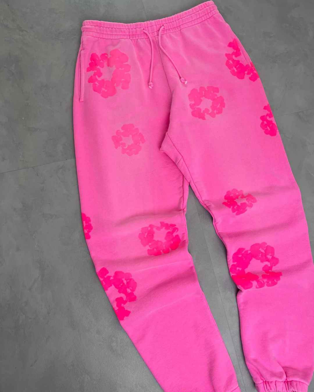 Denim Tears Mono Cotton Wreath Bottoms pink – S