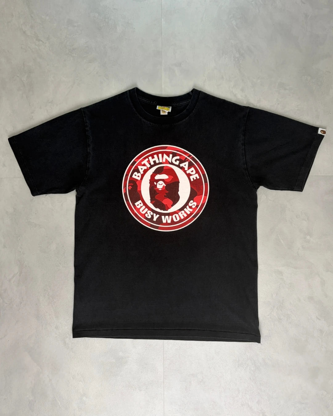 Bape Busy Works Circle Camo Logo red T Shirt black - L