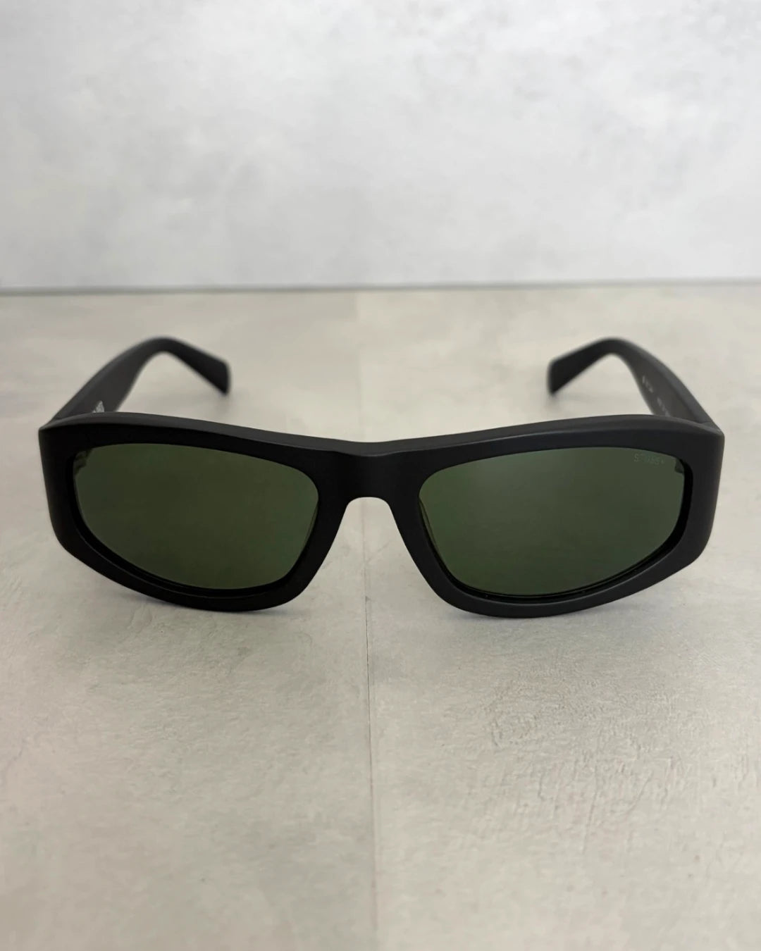 Stussy Landon Sunglasses matte black / green lens – OS