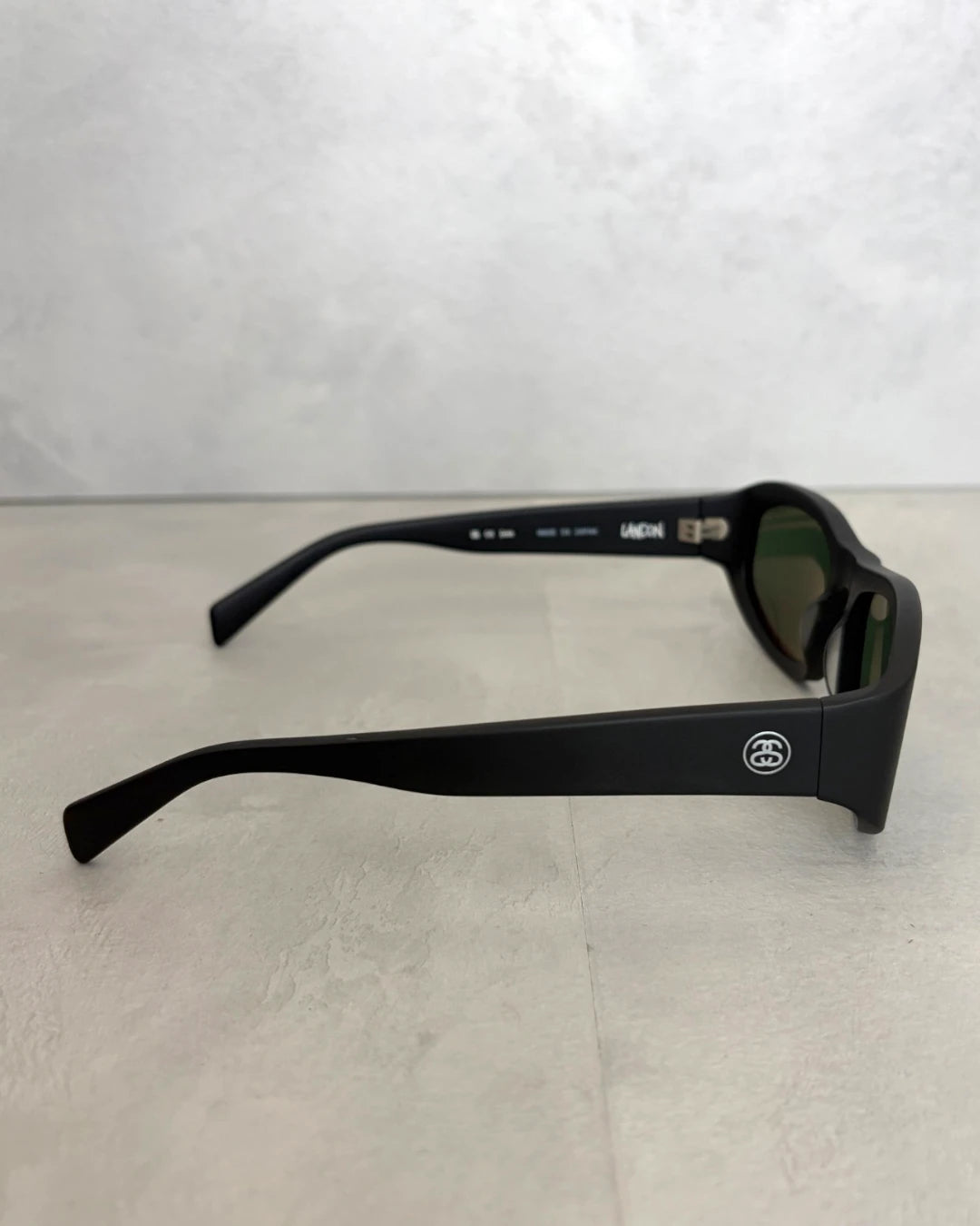 Stussy Landon Sunglasses matte black / green lens – OS