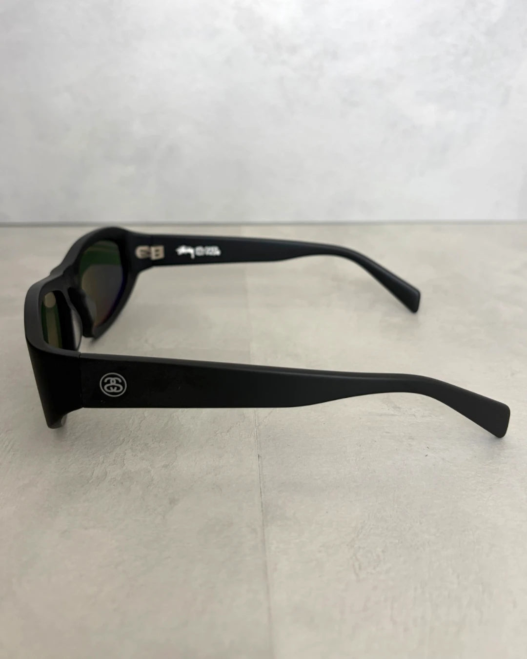 Stussy Landon Sunglasses matte black / green lens – OS