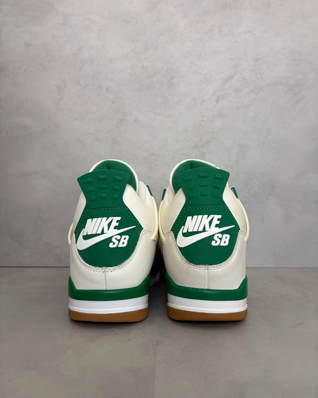 Jordan 4 Retro SB Pine Green - UK10