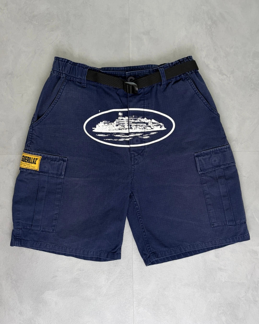 Corteiz Alcatraz Cargo Shorts navy / white – M