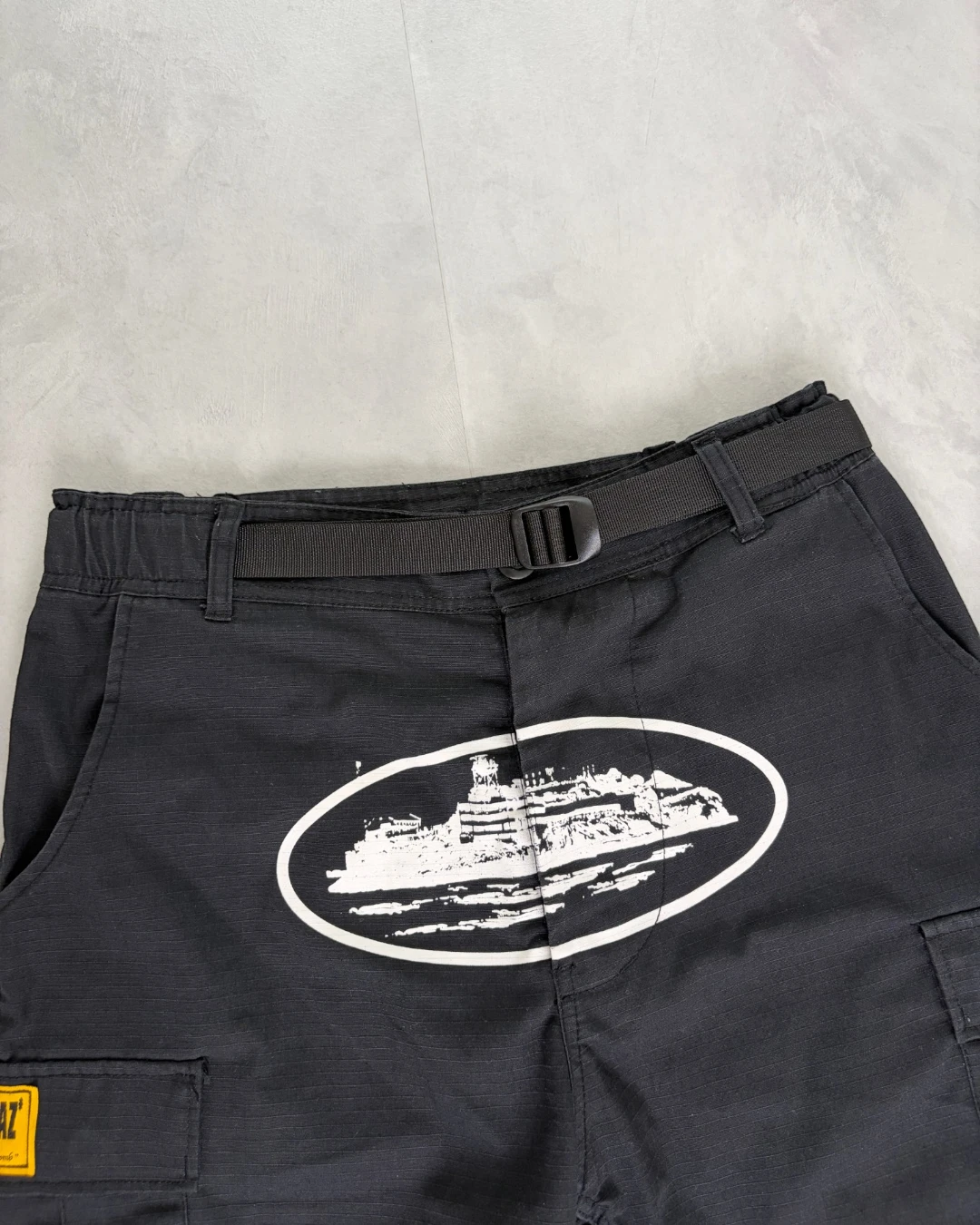Corteiz Alcatraz Cargo Shorts black / white