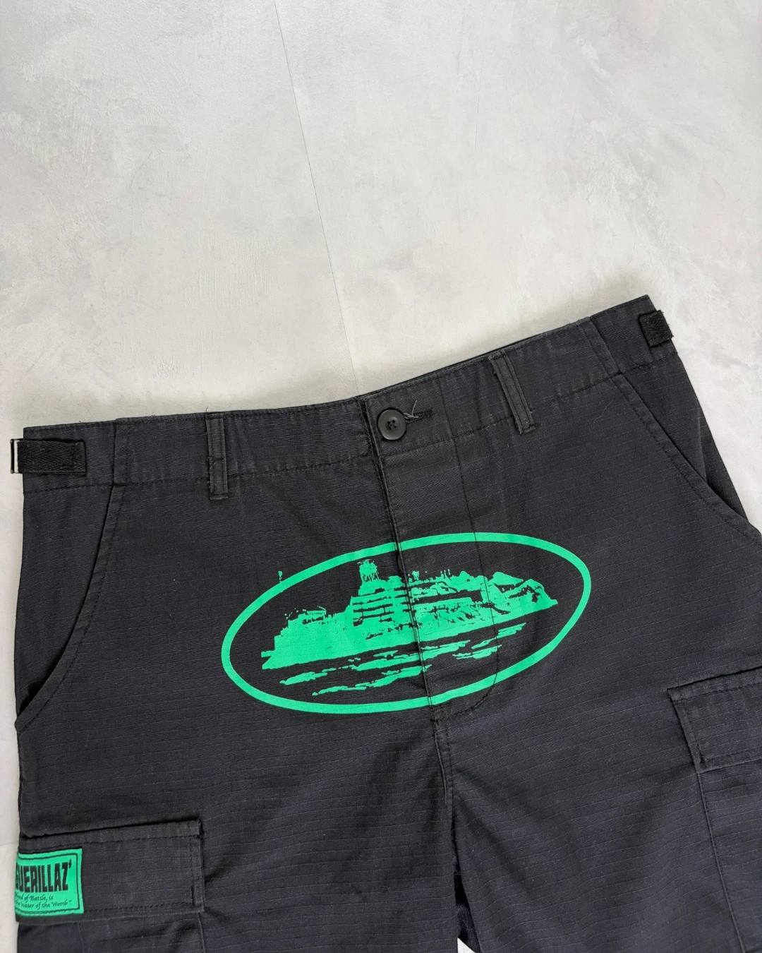 Corteiz Green Alcatraz Cargo Shorts black – M