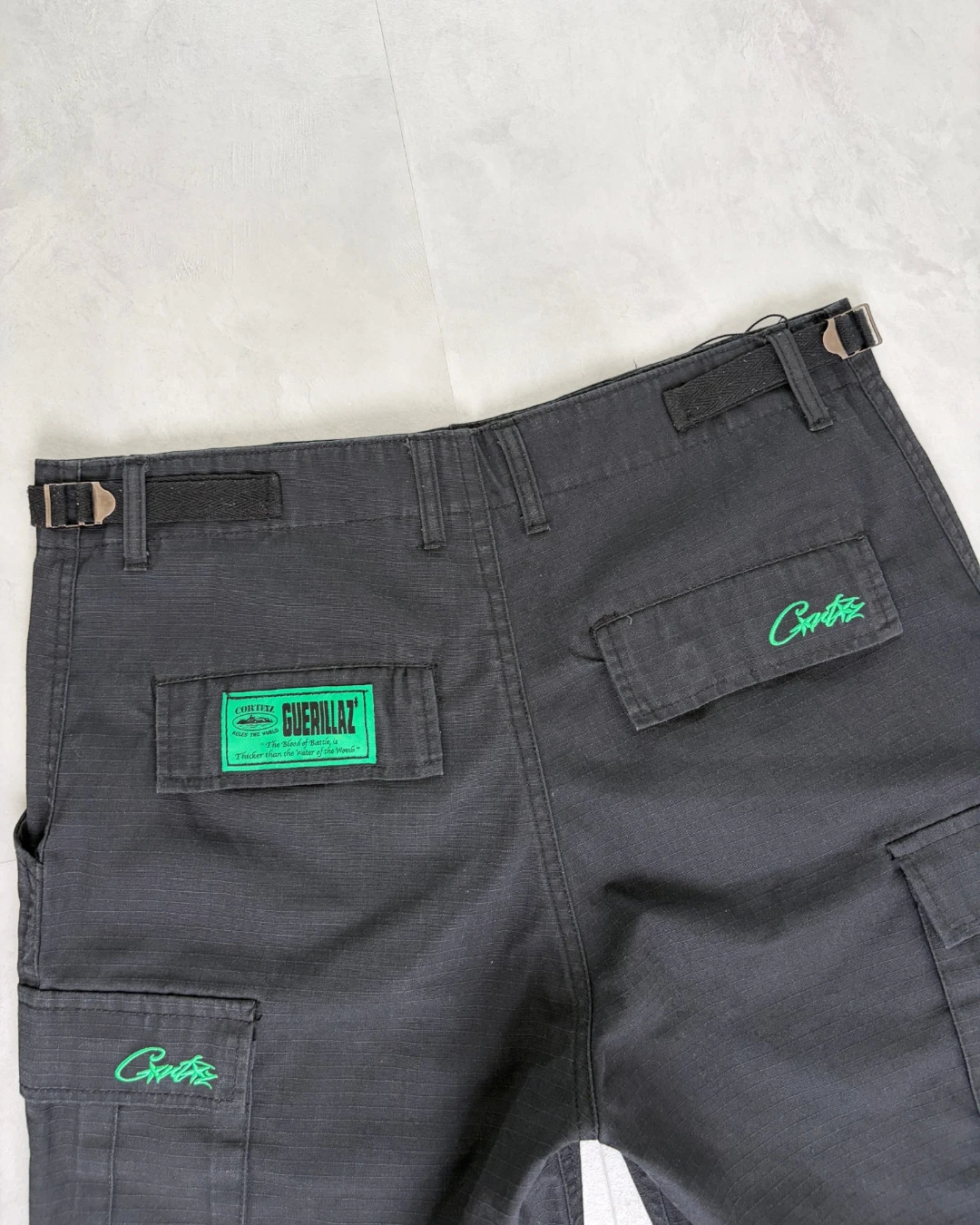 Corteiz Green Alcatraz Cargo Shorts black – M