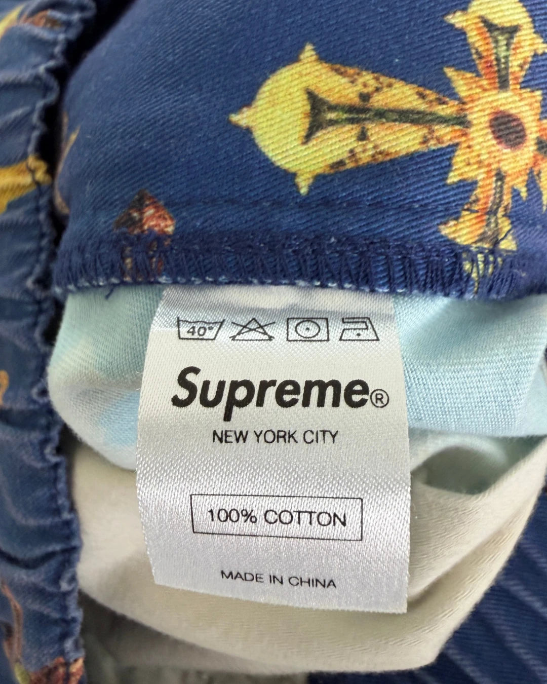 SUPREME CROSS PRINT BELTED SHORTS NAVY – W30
