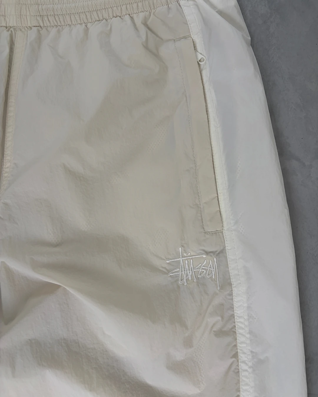 Stussy Nylon Track Pants bone – (NEW) / S
